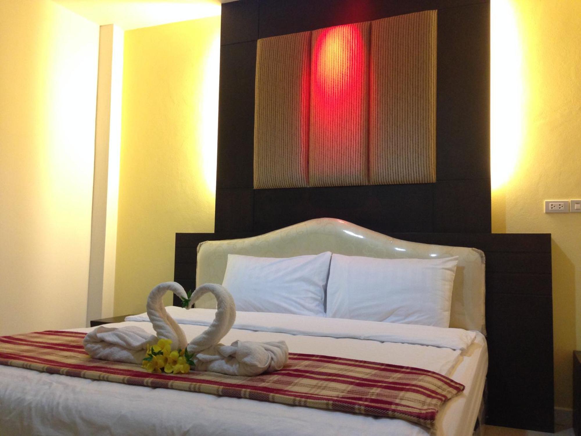 Saabpaiboon Grand Resort Ban Talat Room photo