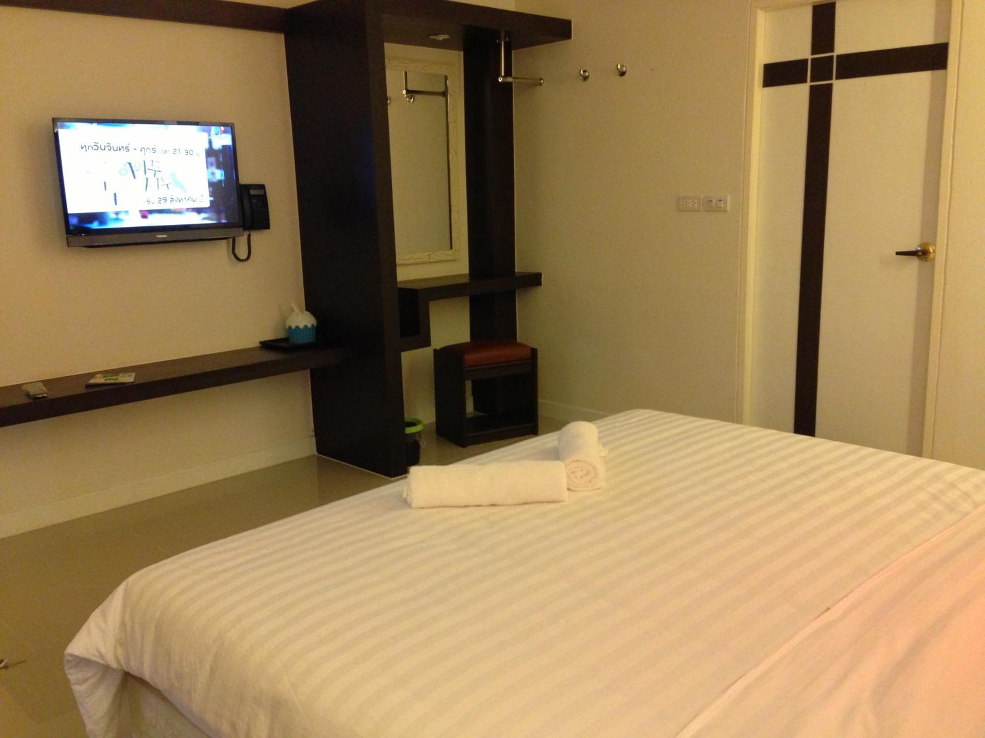 Saabpaiboon Grand Resort Ban Talat Room photo