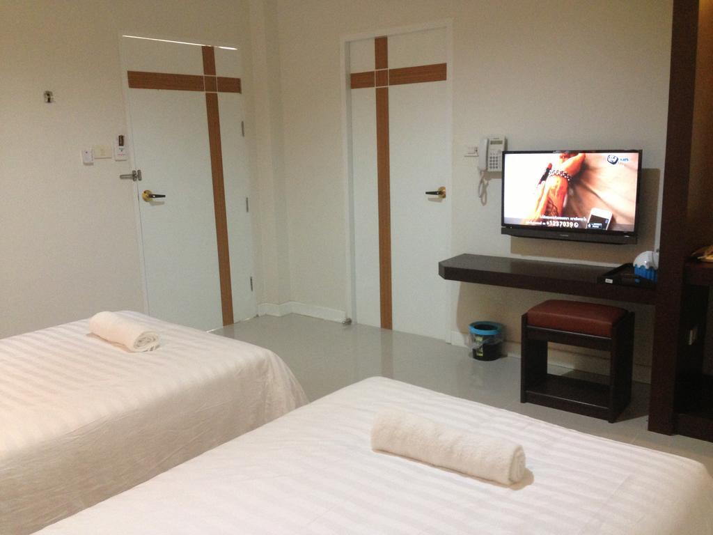 Saabpaiboon Grand Resort Ban Talat Room photo
